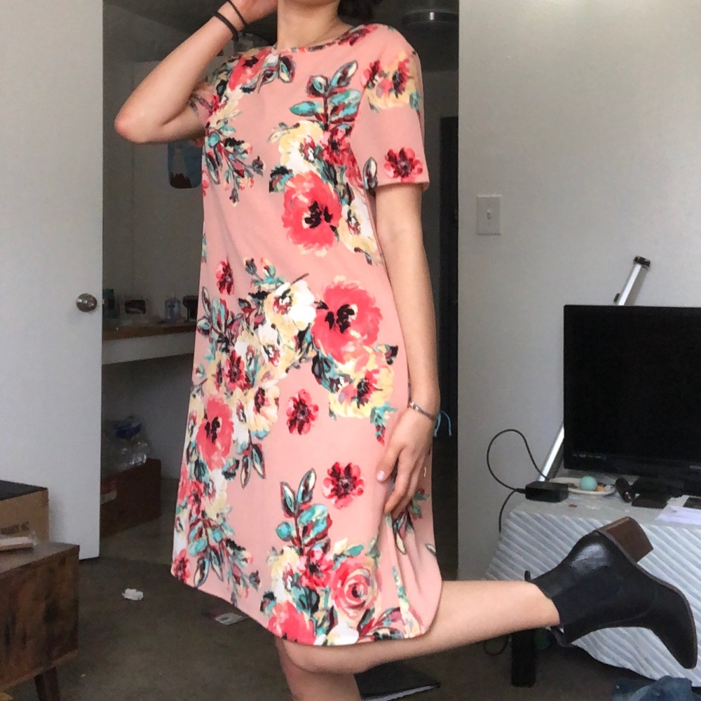 🎄NWT Pink Floral Emberly Dress size small